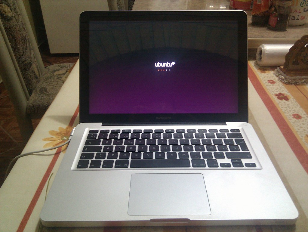 Recuperando um MacBook Intel parado instalando o Ubuntu